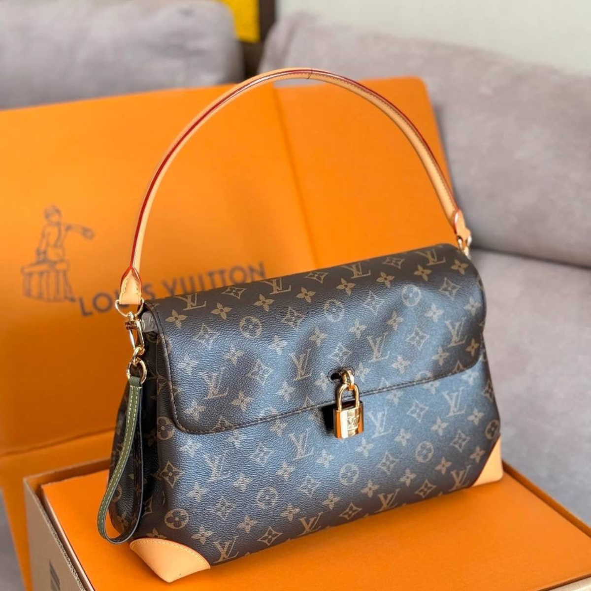 LOUIS VUITTON – HIDE AWAY MM BAG