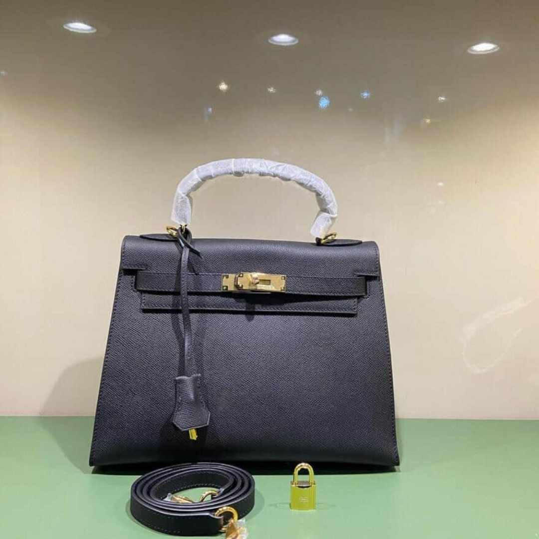 HERMÈS KELLY 25 BAG WITH GOLD HARDWARE IN BLACK